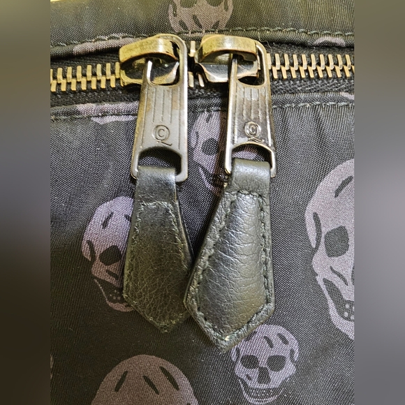 🎉🎉🎉HOST PICK🎉🎉🎉Alexander McQueen - Faithful De-Manta Tote - Picture 16 of 16